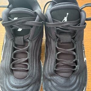 Nike Black Low-Top Athletic Sneakers with White Logo Accent